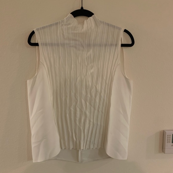 Vince Pleated White Sleeveless Blouse - Picture 2 of 4